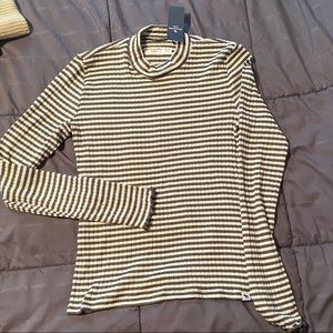 A&F kids, fits like Womens M/L, softest material ever!!  NWT